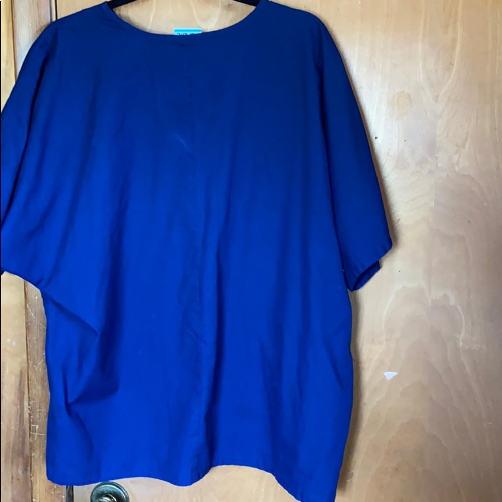 Simply basic scrub top. - Picture 4 of 4